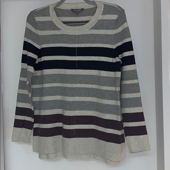 Sweater ,stitching that goes up front middle&back - Picture 4 of 9